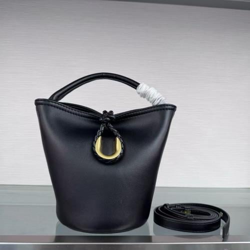 حقيبة دلو جلدية من لو بيتي بامبولا