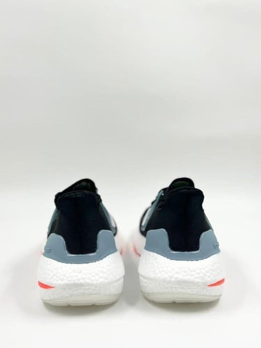 حذاء رياضي الترا بوست من اديداس