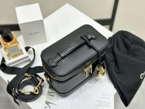 شنطة نسائية سوداء مبطنة بمقبض وسلسلة ذهبية