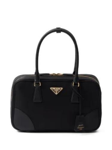 حقيبة يد نسائية من Prada بتصميم كلاسيكي أنيق