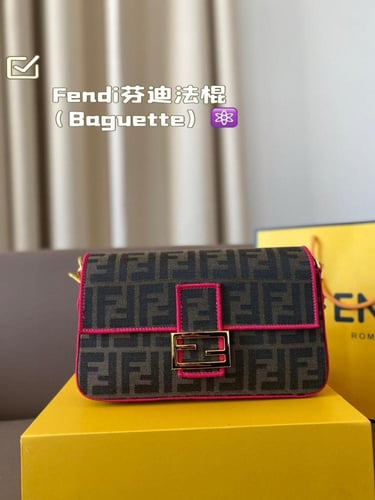 حقيبة نساء من فندي