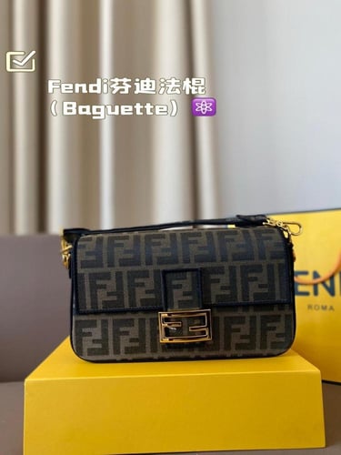 حقيبة نساء من فندي