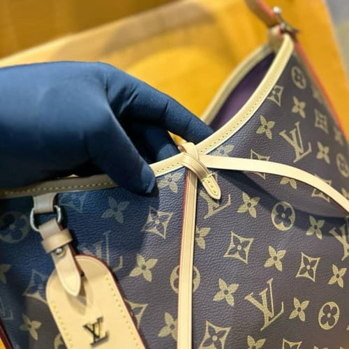 شنطة كتف نسائية بتصميم مونوجرام كلاسيكي – جودة فاخ...