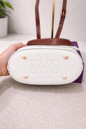 حقيبة دلو نسائية سوداء فاخرة بحزام كتف قابل للتعدي...