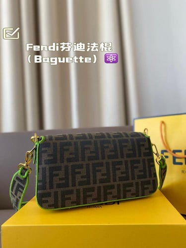 حقيبة نساء من فندي