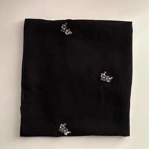 طرحة مطرزة بالكريستال | أسود