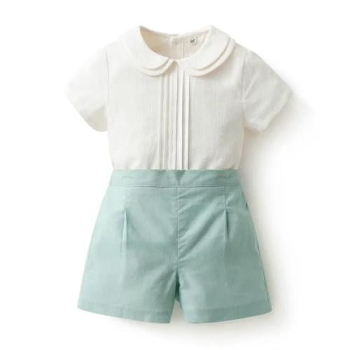 بدلة صيفية من قطعتين، قميص أبيض بأكمام قصيرة و شور...