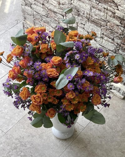 فازة الازهار المبهجه