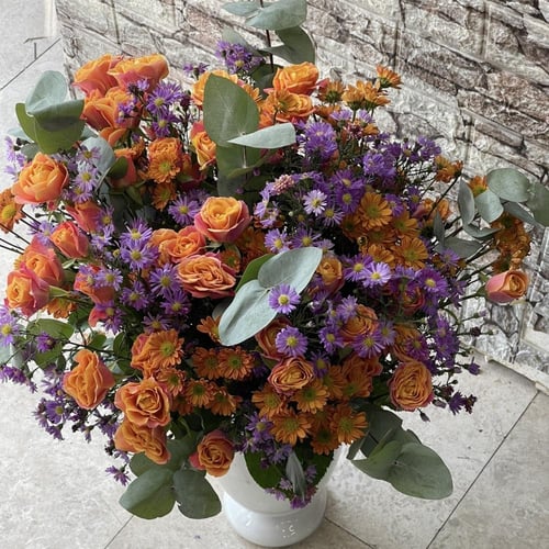 فازة الازهار المبهجه