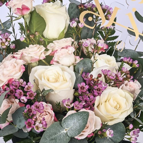 قبعة التخرج بالورد الطبيعي