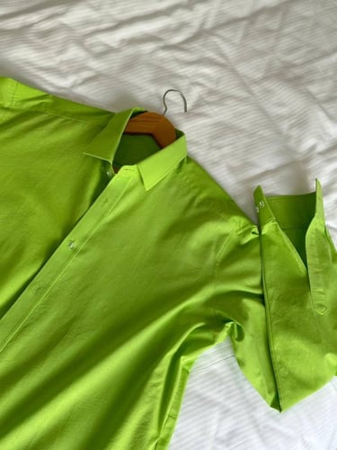 قميص لينن اللون اخضر عشبي