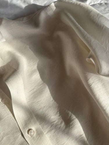 قميص لينن اللون ابيض