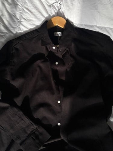 قميص لنن اللون اسود