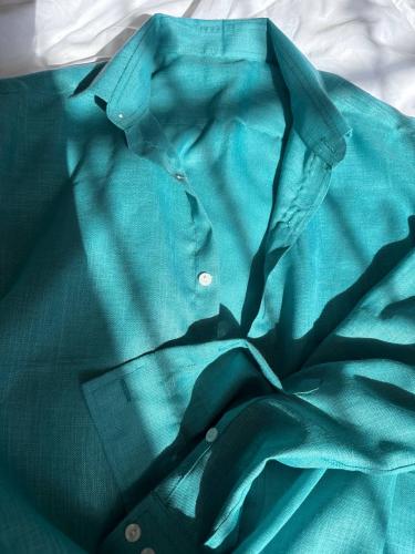 قميص لينن تركوازي