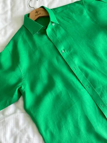 قميص لينن اللون أخضر فاتح