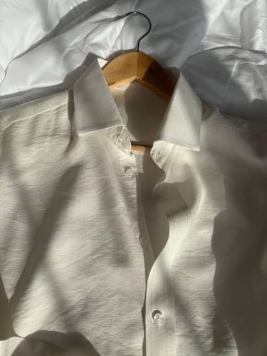 قميص لينن اللون ابيض