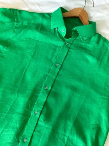 قميص لينن اللون أخضر فاتح