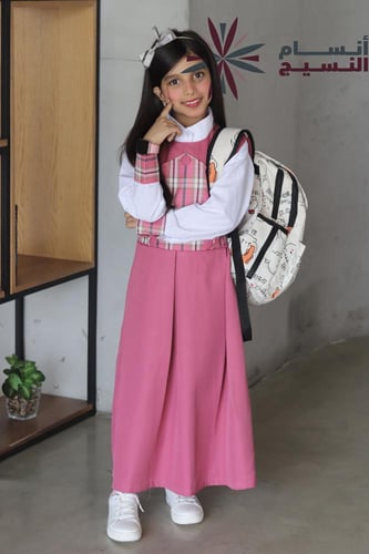 مريول ابتدائي مع قصه في الصدر كاروهات