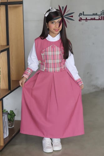 مريول ابتدائي مع قصه في الصدر كاروهات