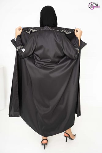 عباية كلوش قماش تفته مع تطريز قلاب والكم مع فتحه ف...