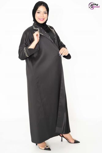 عباية كلوش قماش تفته مع تطريز قلاب والكم مع فتحه ف...