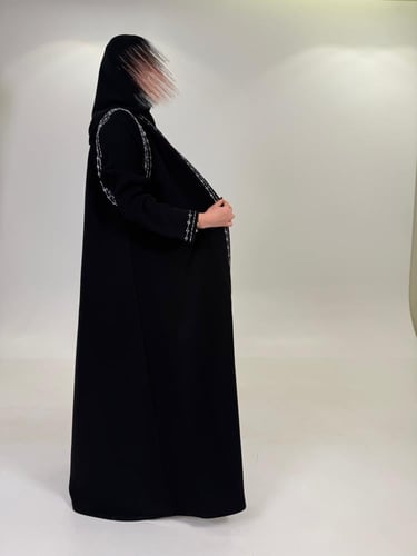 عبايه ربع كلوش تطريز AJ106