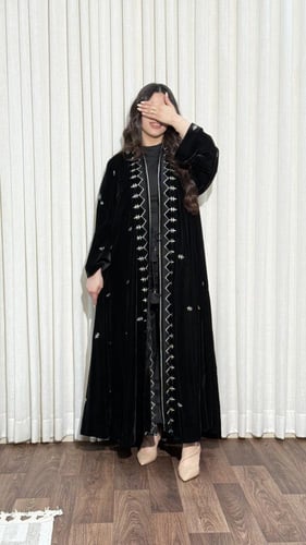 عبأيه دبل كلوش شتوية مخمل تطريز كامل AJ86