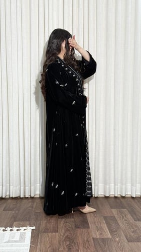 عبأيه دبل كلوش شتوية مخمل تطريز كامل AJ86