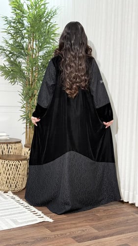 عبايه نص كلوش شتويه مخمل مع دانتيل AJ84