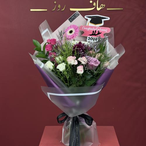 باقة تخرج مع تغريسة خشبية