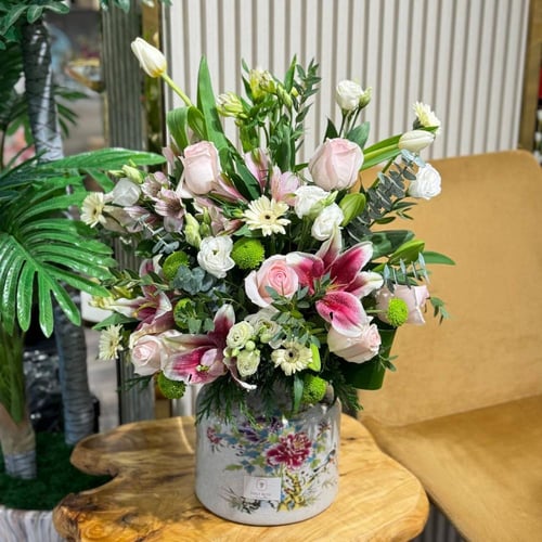 فازة فاخرة مع تنسيق