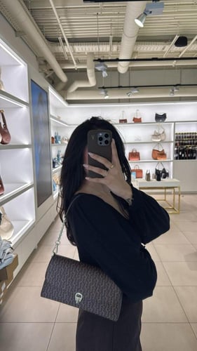 Aigner victoria shoulder