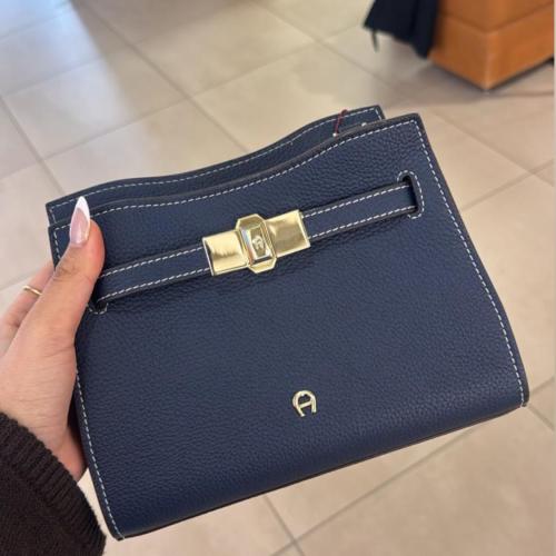 Aigner farah small