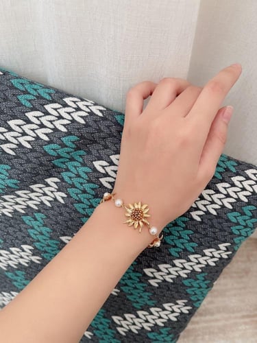 حلق ديور | Dior