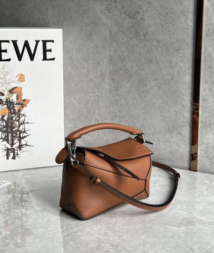 شنطة لويفي | LOEWE