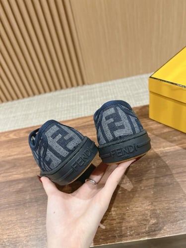 سنيكرز فندي | FINDI