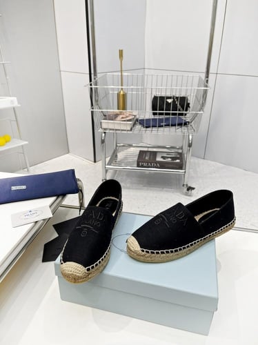 فلات برادا | Prada