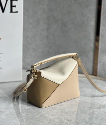شنطة لويفي | LOEWE