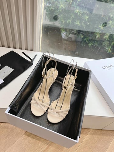كعب برادا | Prada