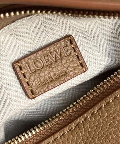 شنطة لويفي | LOEWE