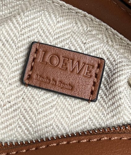 شنطة لويفي | LOEWE
