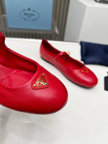 فلات باليرينا برادا | Prada