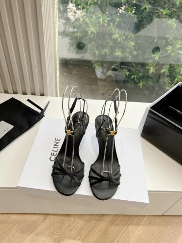 كعب برادا | Prada