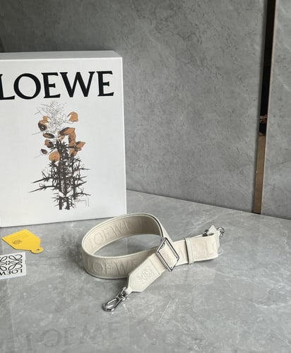 شنطة لويفي | LOEWE