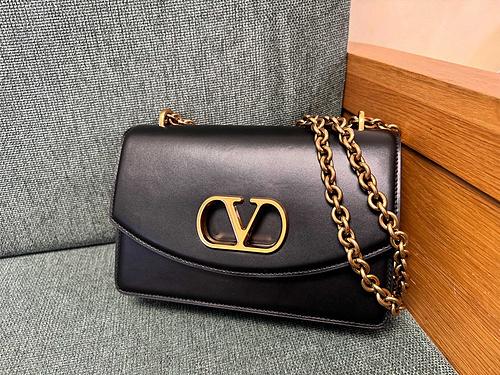 شنطة فالنتينو | Valentino