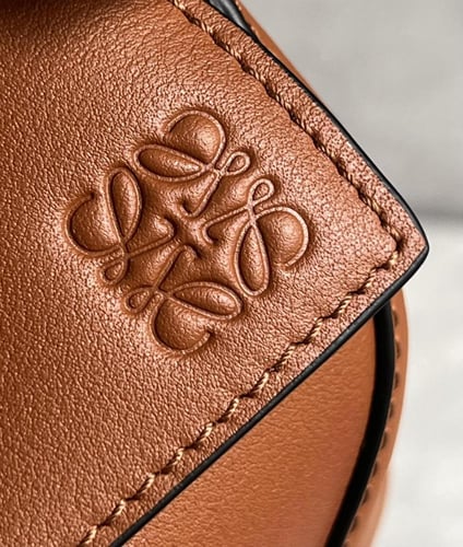شنطة لويفي | LOEWE