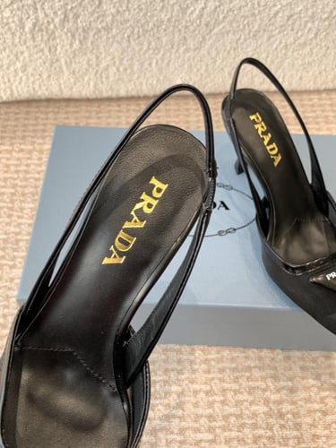 كعب برادا | Prada