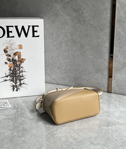 شنطة لويفي | LOEWE