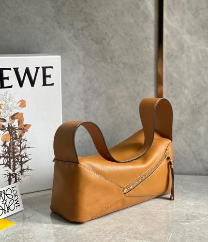 شنطة لويفي | LOEWE