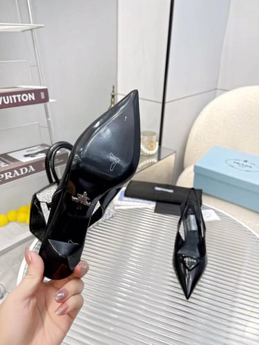 كعب برادا Prada